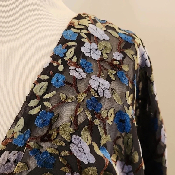 NWT || MODCLOTH || velvet floral dress,  black, size x small, flowy sleeves - Picture 8 of 9